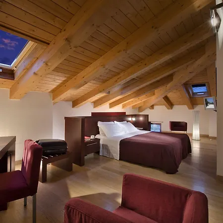 Annia Park Venice Airport Tessera